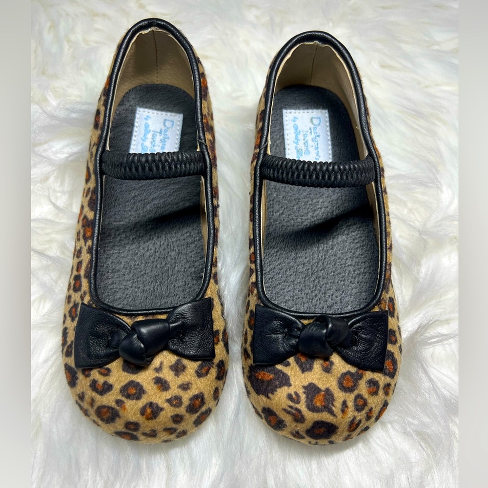 Designer’s touch by Baby Deer leopard print Mary Jane dress shoe size 10